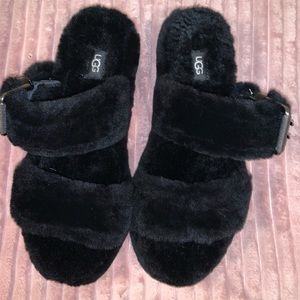 UGG SLIPPERS